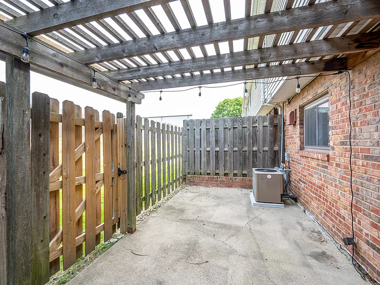 7752 Montgomery Rd #55 — Photo 34
