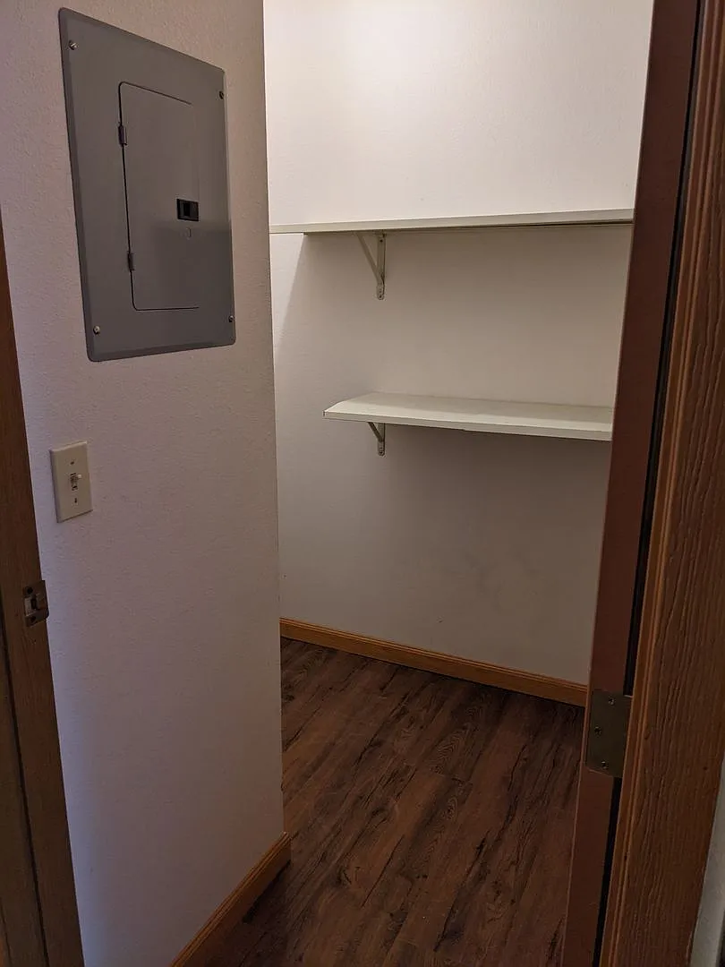Summit Manor Apartments — Photo 4