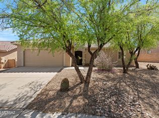 8008 N Iron Ridge Dr, Tucson, AZ 85743