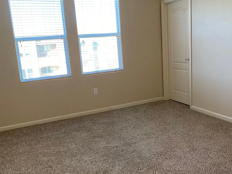 700 Moon Cir — Photo 38