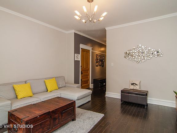 3rd image of 706 W Cornelia Ave #1E