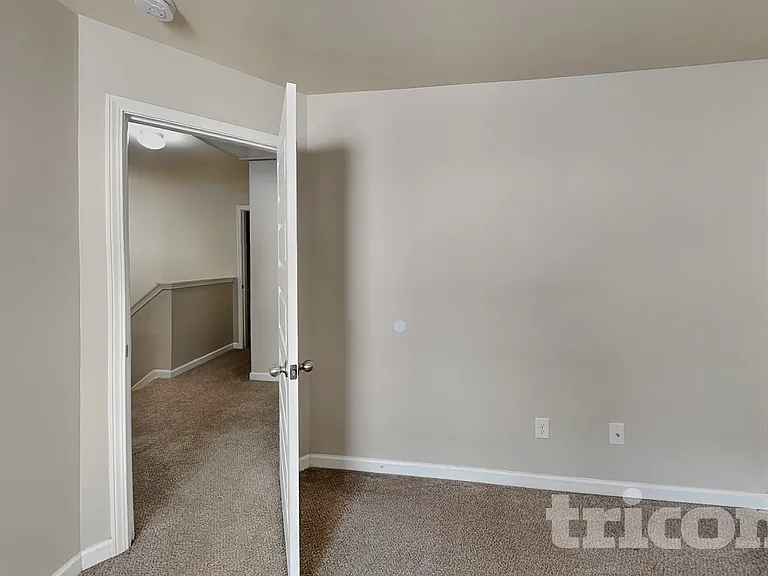 1095 Lear Dr — Photo 11