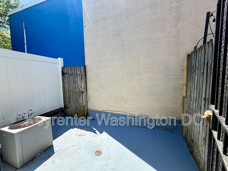 1537 A St SE #SE — Photo 13