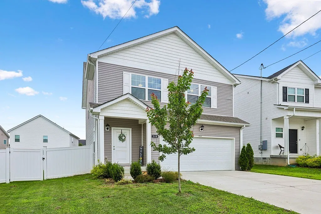 3 bed, 2.5 bath, 1669 sqft, $2,350 — Photo 2