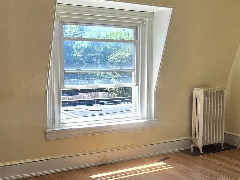 527 Windsor St #2 — Photo 7