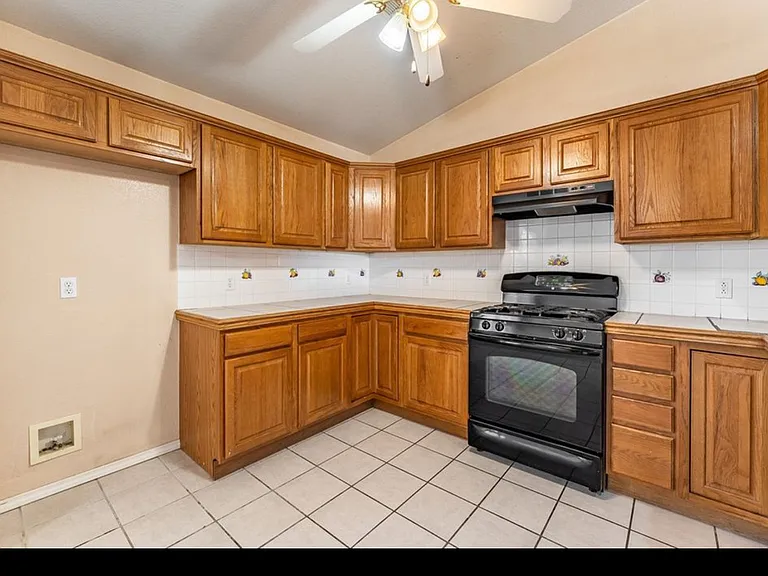 1309 E Glendale Ln — Photo 8