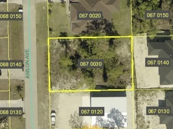 900 Anson Ave, Lehigh Acres, FL 33971