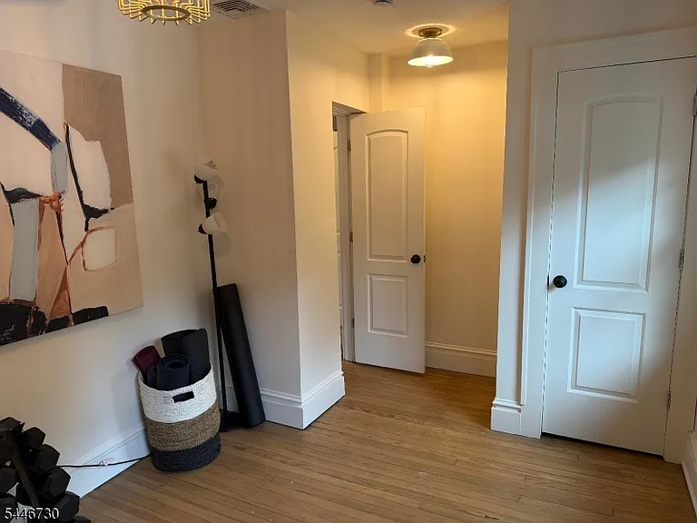 86 Jacoby St — Photo 17
