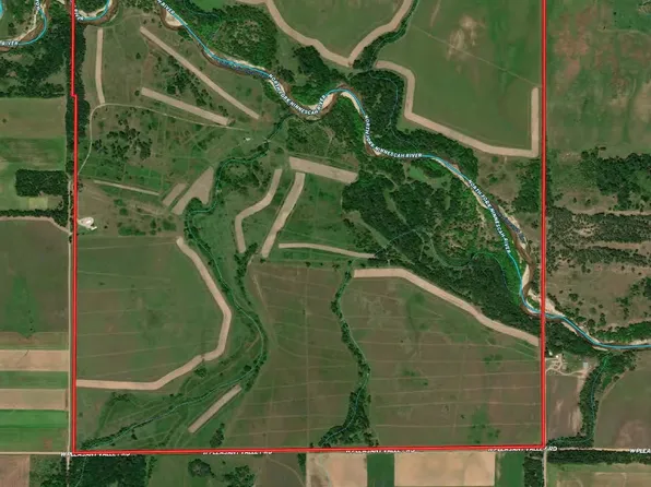 16918 S Riverton Rd, Pretty Prairie, KS 67570