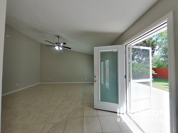 4th image of 9574 Villiers Dr N