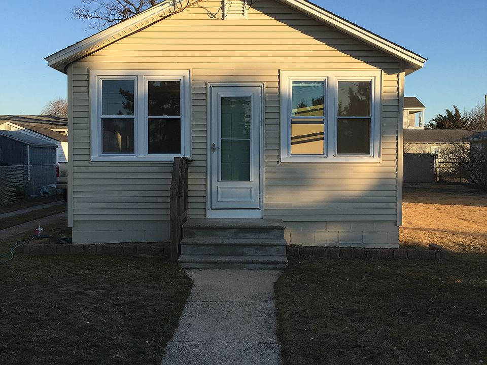 A short walk to the beach!