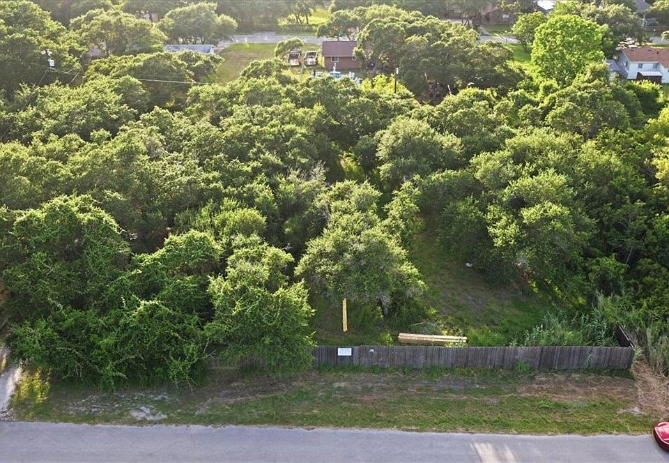 1st image of 819 S 10th St