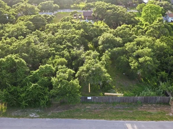 819 S 10th St, Aransas Pass, TX 78336