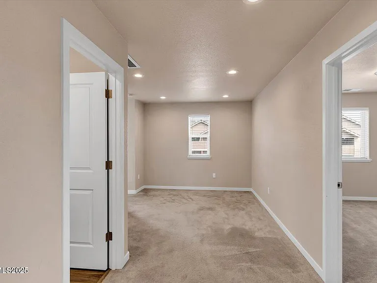 916 Garden Ct — Photo 34