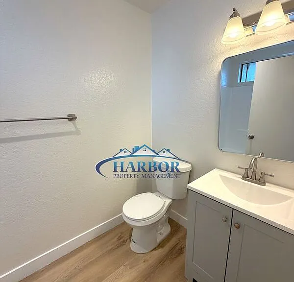 1621 E 5th St #3 — Photo 10