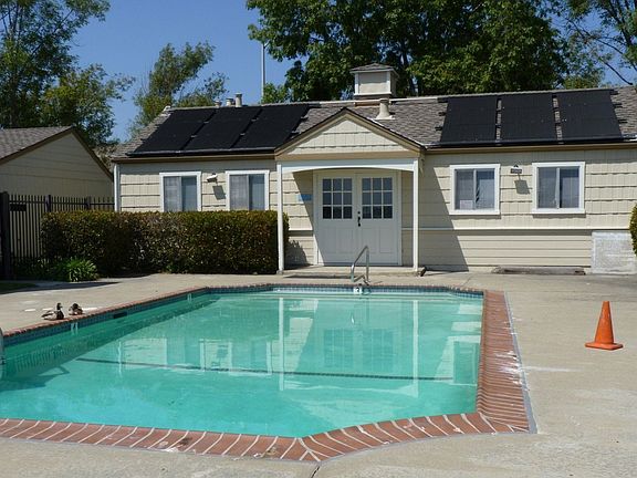 Sparkling waters for a relaxing swim