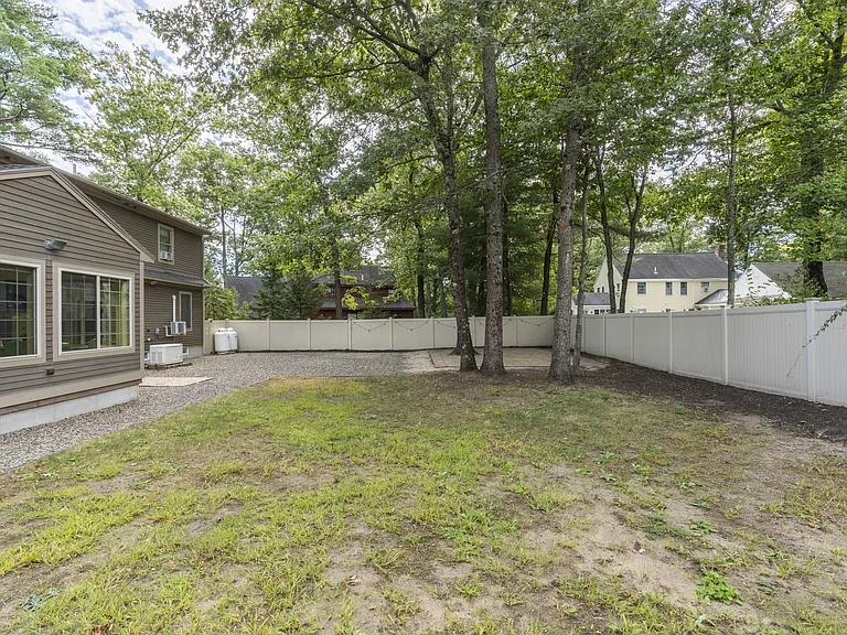 13 Andrew Ave — Photo 7