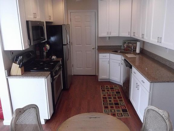 3rd image of 3287 Windsor Ave