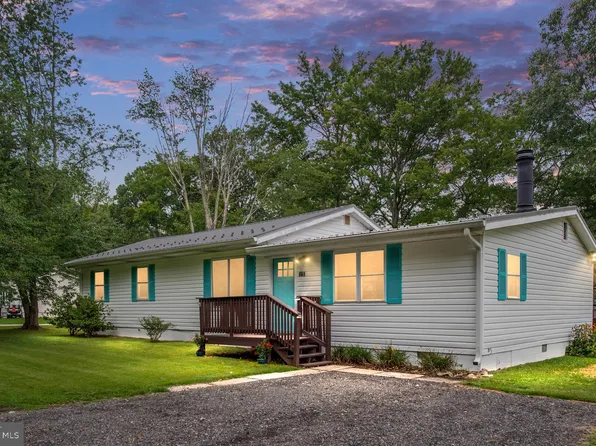 161 8th St, Colonial Beach, VA 22443