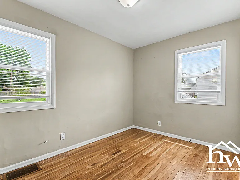 164 S Gladstone Ave — Photo 10
