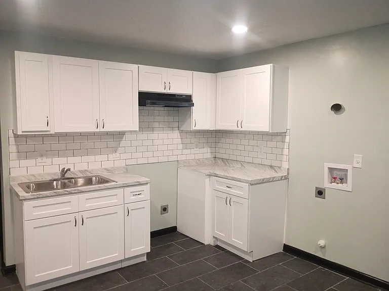 850 Baltimore St — Photo 10