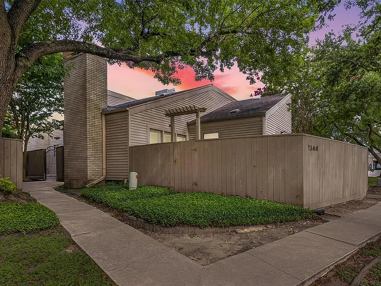 1344 Chardonnay Dr — Photo 1