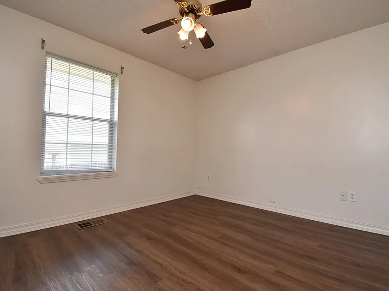 207 N Homer St — Photo 7
