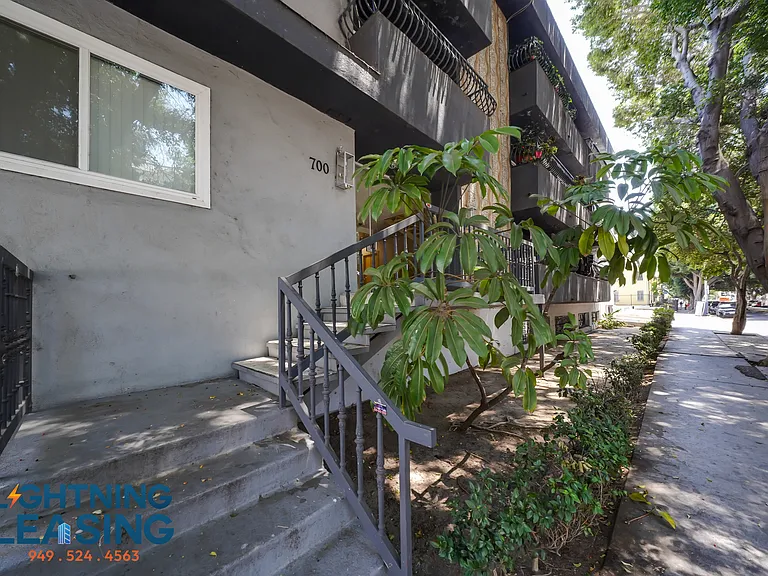 700 Irolo St. — Photo 23
