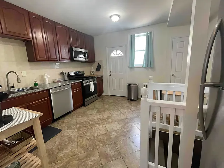 3915 Winchester Ave — Photo 7