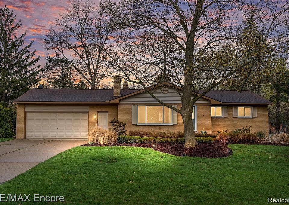 5505 Chickadee Ln, Clarkston, MI 48346 Zillow