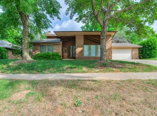 1111 Robin Hood Ln, Norman, OK 73072