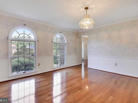 5th image of 503 Windy Knolls Ct