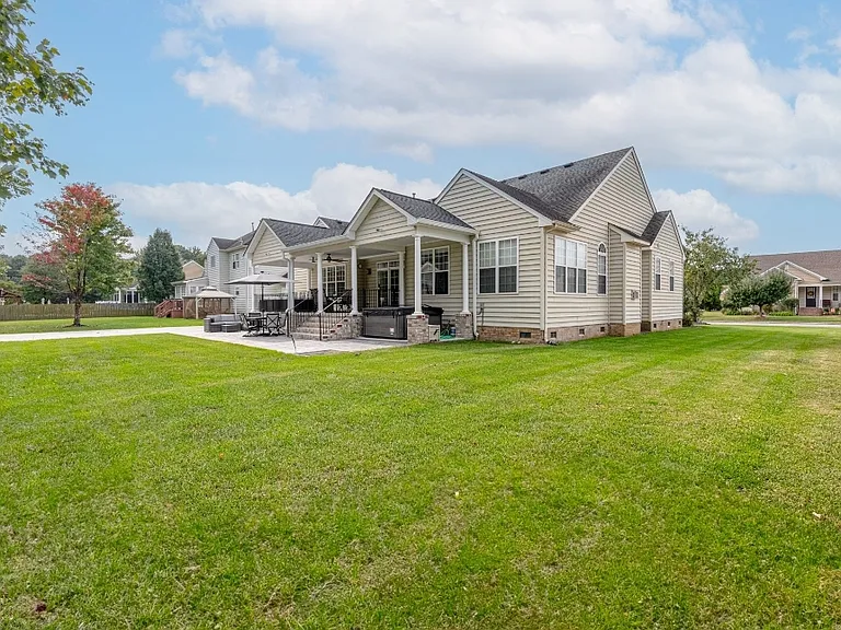 607 Calista Dr — Photo 17