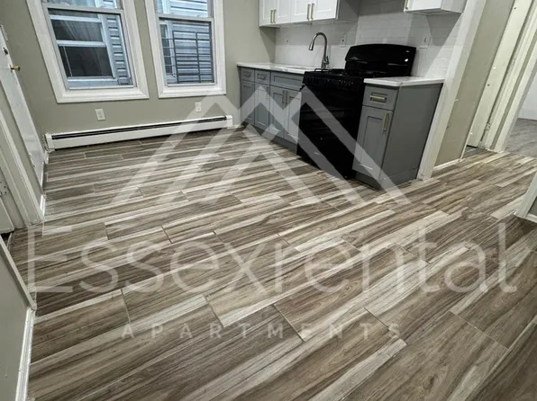666 Grove St, Irvington, NJ 07111
