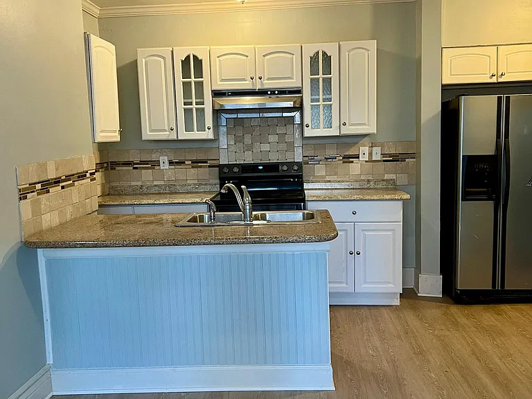 239 Oxford Ave #LR — Photo 3