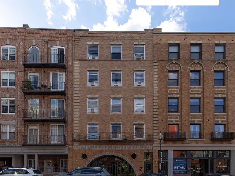 452 Hanover St #B — Photo 13