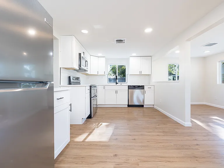225 Bentz Ave — Photo 18