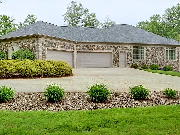 2nd image of 3049 Rainbow Ln
