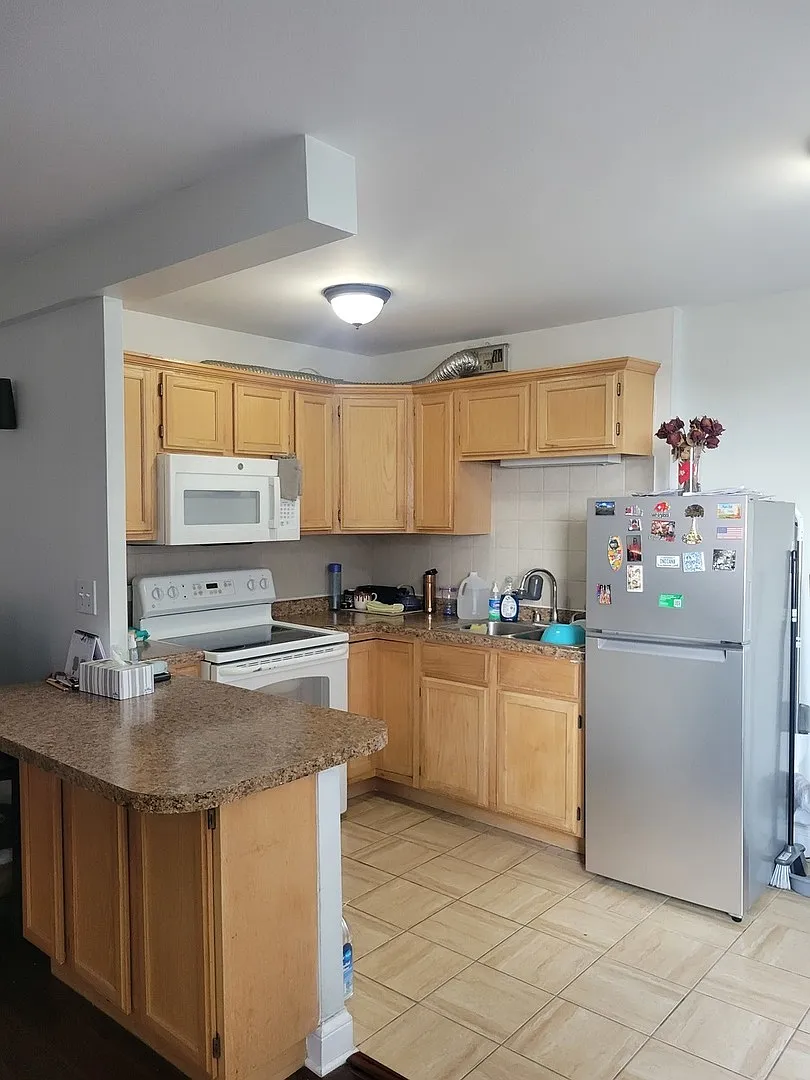 6171 N Sheridan Rd — Photo 2