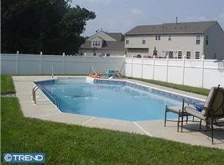 541 Mills Ln, Williamstown, NJ 08094