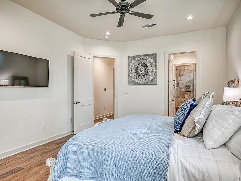 302 Parallel Cir — Photo 13