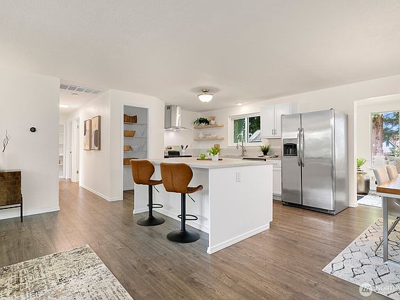 5th image of 2809 Montclair Court SE