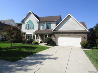 5526 Country Club Ln, Hamburg, NY 14075