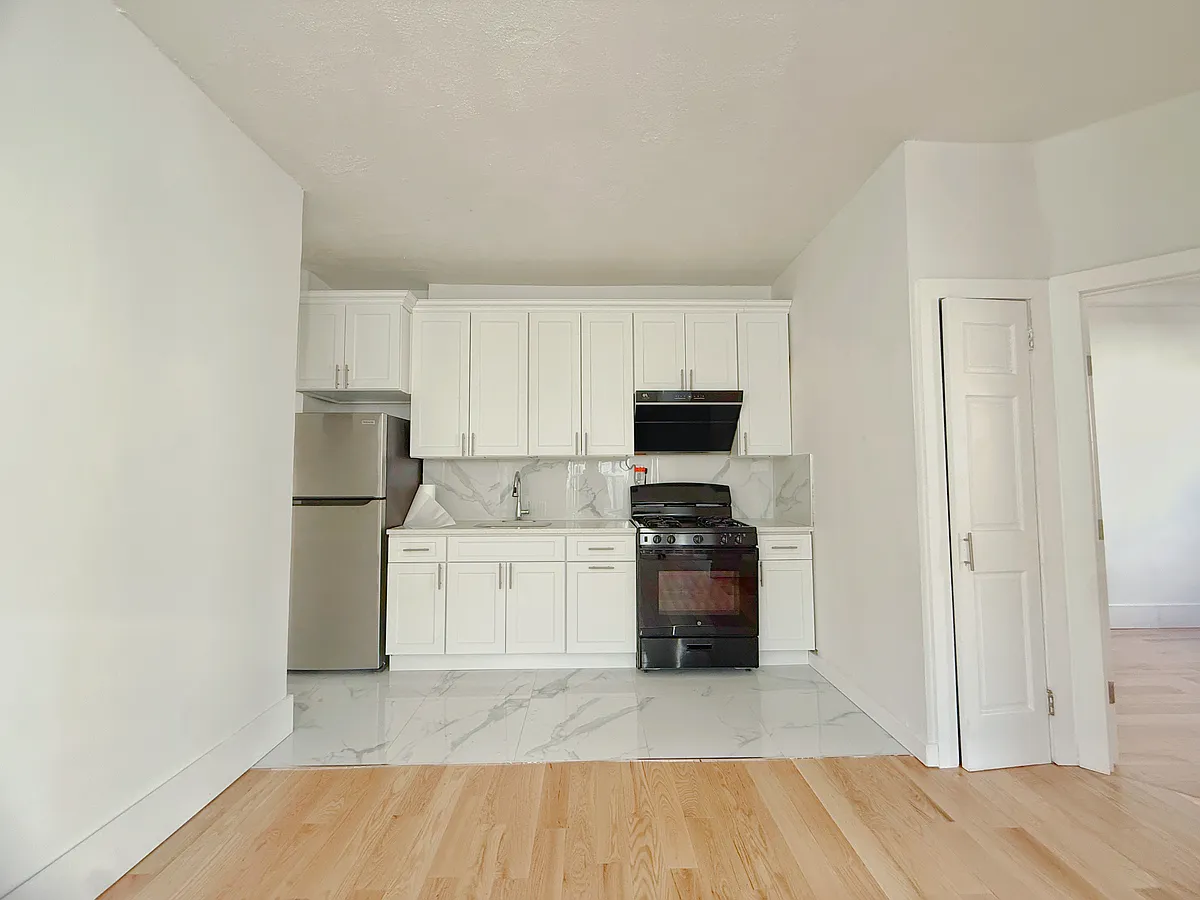 Building Photo - 135 Sheridan Ave #2R
