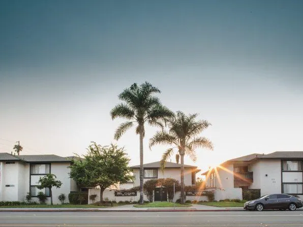 Del Ciervo Apartments