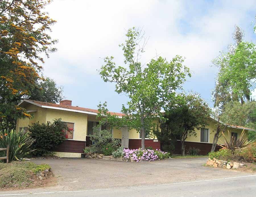 Entry off Foothill Dr.