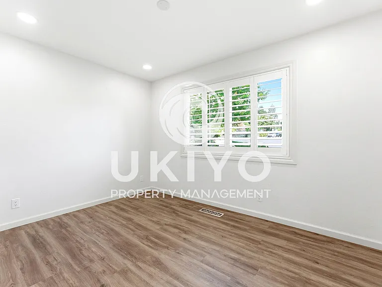 645 Keith Ct — Photo 36