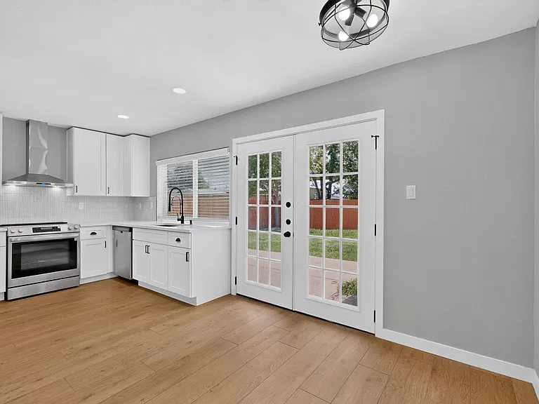 243 Woodhurst Dr — Photo 16