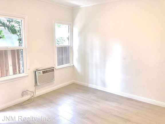 3rd image of 1301 N Stanley Ave #5859016