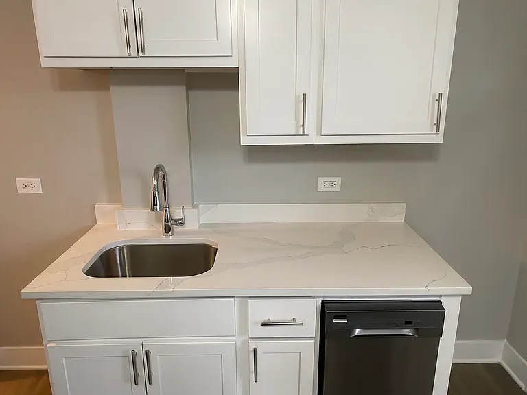 1019 W 18th St #1R — Photo 7